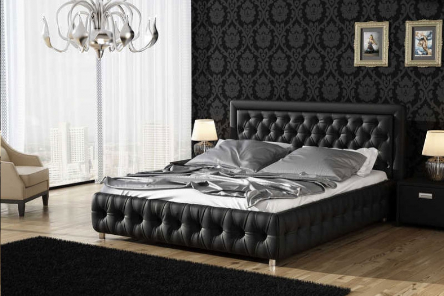 Комната с черной кроватью